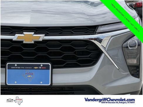 Used 2025 Chevrolet Trax LT w/ LT Convenience Package FWD image 8