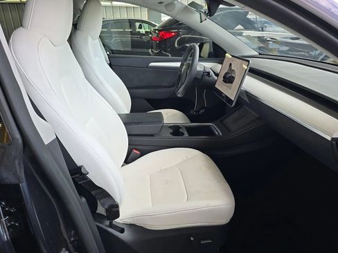 Used 2024 Tesla Model Y Long Range RWD image 2