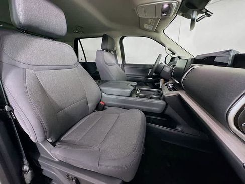 New 2026 Ford Expedition Active image 15