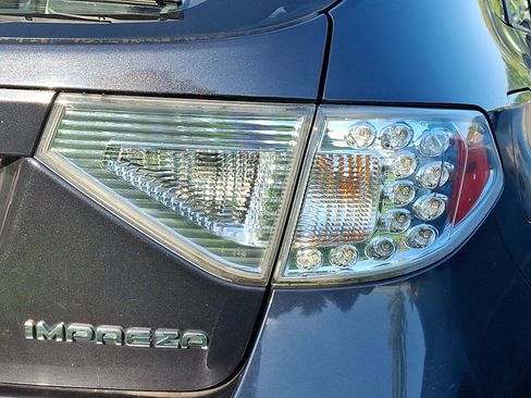 Used 2011 Subaru Impreza 2.5i AWD/4WD image 6