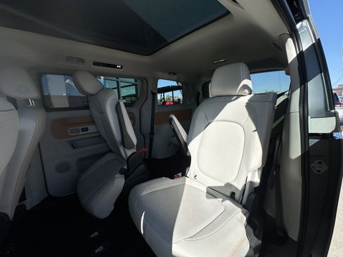 Used 2025 Volkswagen ID. Buzz 1st Edition image 38