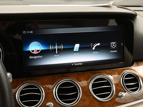 Used 2018 Mercedes-Benz E 300 4MATIC image 16
