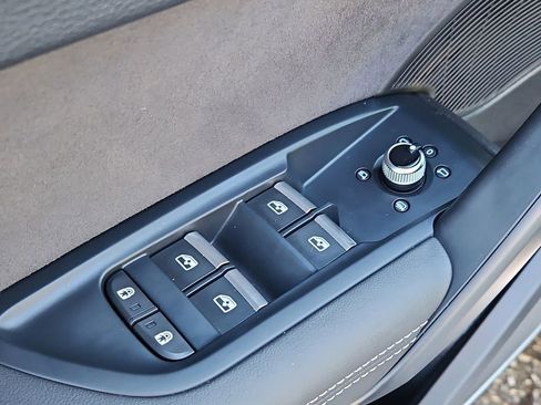 Used 2025 Audi SQ5 Premium Plus w/ Premium Plus Package image 30