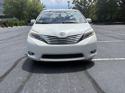 Used 2017 Toyota Sienna Limited Premium FWD image 9