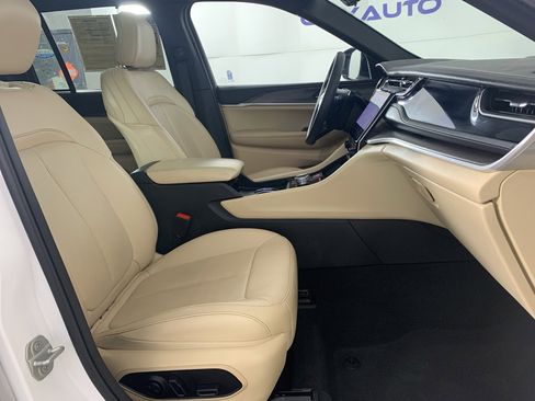 Used 2023 Jeep Grand Cherokee 4WD 4xe w/ Luxury Tech Group II image 39