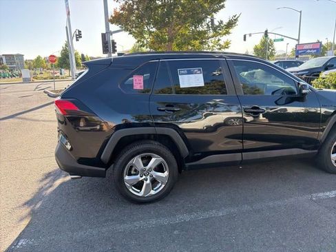 Used 2021 Toyota RAV4 XLE Premium AWD/4WD image 8