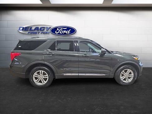 Used 2022 Ford Explorer XLT w/ Equipment Group 202A image 6
