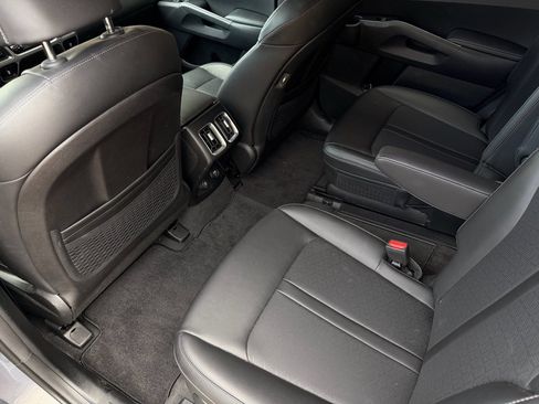 Used 2022 Kia Sorento EX image 16