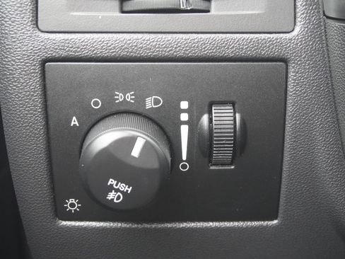 Used 2009 Dodge Challenger SRT8 RWD image 17