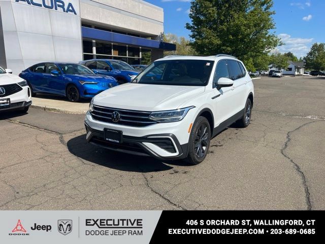 Used 2023 Volkswagen Tiguan SE AWD/4WD image 30