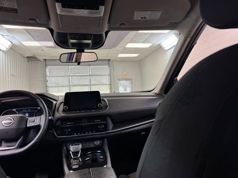 Used 2025 Nissan Rogue SV image 21