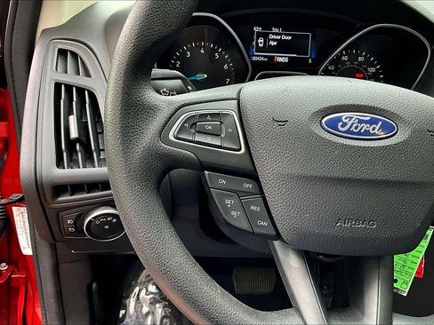 Used 2018 Ford Focus SEL FWD image 14