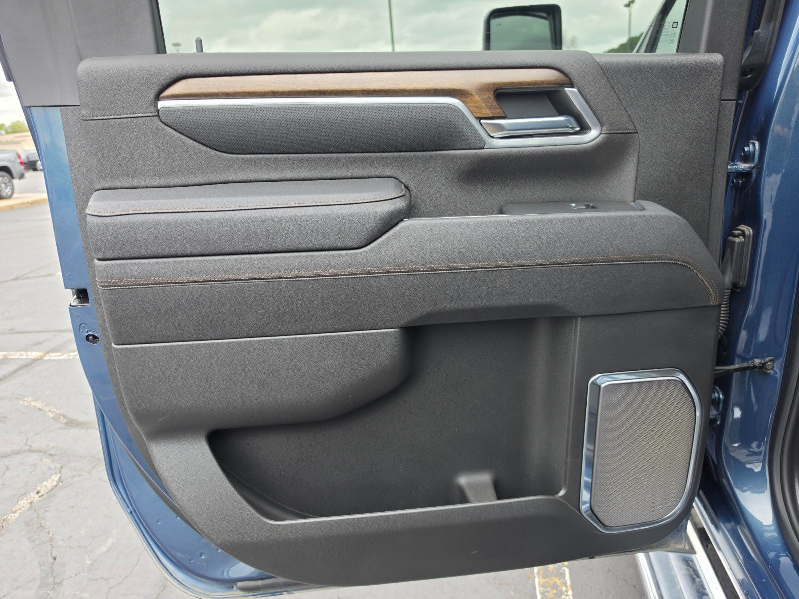 Used 2025 Chevrolet Silverado 2500 High Country w/ High Country Premium Package AWD/4WD image 24