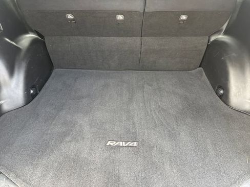 Used 2017 Toyota RAV4 XLE FWD image 10