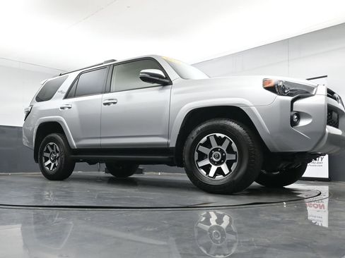 Used 2024 Toyota 4Runner TRD Off-Road Premium AWD/4WD image 32