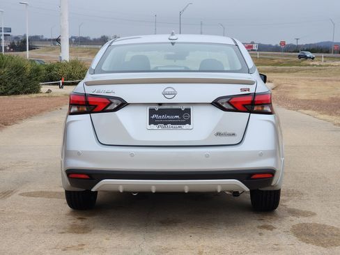 New 2025 Nissan Versa SR image 8