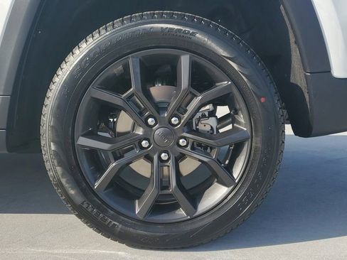 New 2025 Jeep Grand Cherokee Limited image 6