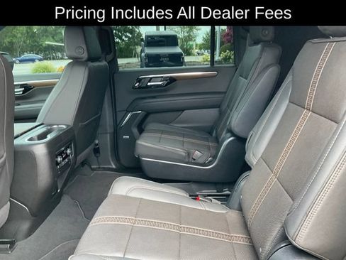 Used 2025 Chevrolet Suburban High Country AWD/4WD image 18