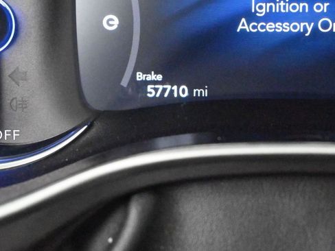 Used 2024 Chrysler Pacifica Limited FWD image 37