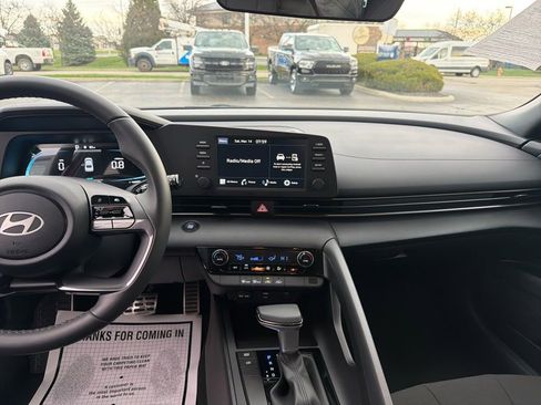 Used 2025 Hyundai Elantra Sport image 5
