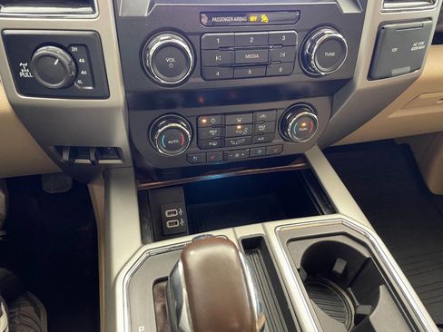 Used 2019 Ford F150 Lariat w/ Equipment Group 501A Mid image 39