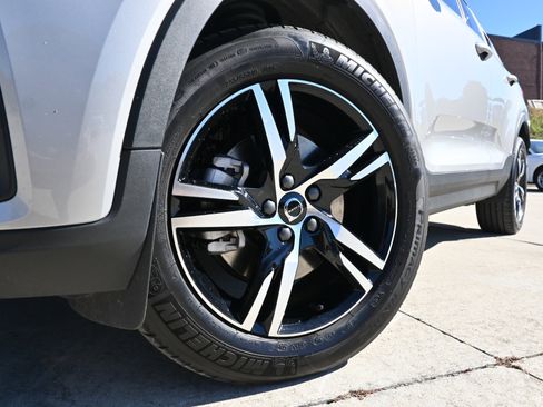 Used 2025 Volvo XC40 B5 Core image 35