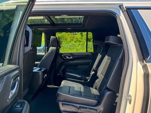 Used 2022 GMC Yukon XL SLT w/ SLT Premium Package AWD/4WD image 24