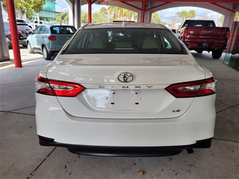 Used 2019 Toyota Camry LE image 10