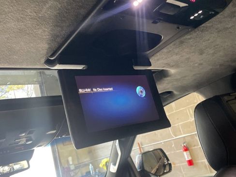 Used 2017 Cadillac Escalade ESV Platinum image 15