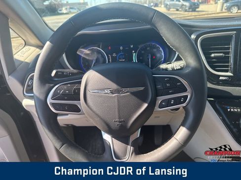 Used 2024 Chrysler Pacifica Touring-L image 20