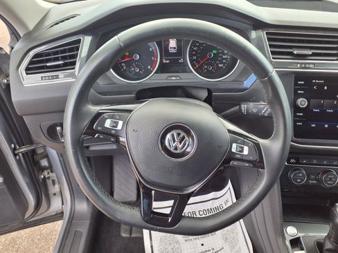 Used 2020 Volkswagen Tiguan SE image 14