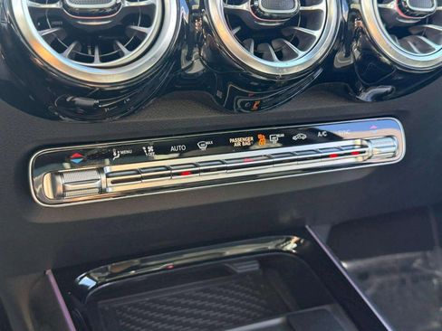 Used 2025 Mercedes-Benz GLB 250 GLB 250 image 39