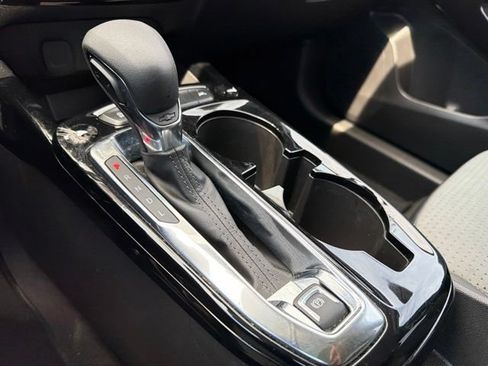 Used 2025 Chevrolet Trax LT FWD image 53