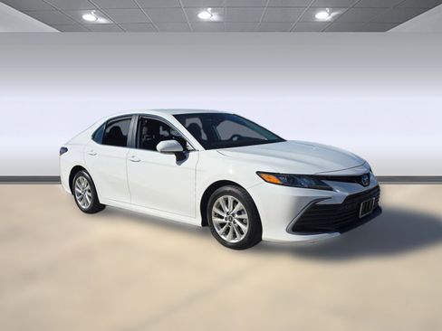 Used 2024 Toyota Camry LE image 7