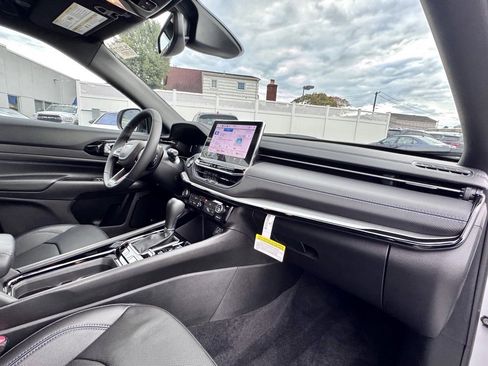 New 2025 Jeep Compass Limited w/ High Altitude Package image 17