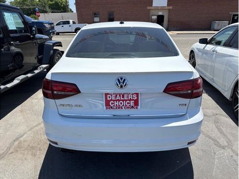 Used 2017 Volkswagen Jetta SEL FWD image 4
