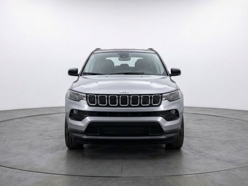 Used 2025 Jeep Compass Limited AWD/4WD image 2