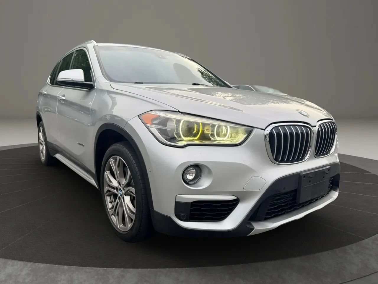 Used 2017 BMW X1 xDrive28i AWD/4WD image 3