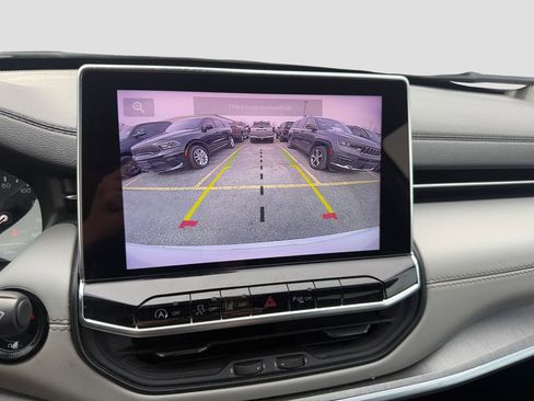 Used 2025 Jeep Compass Limited image 18