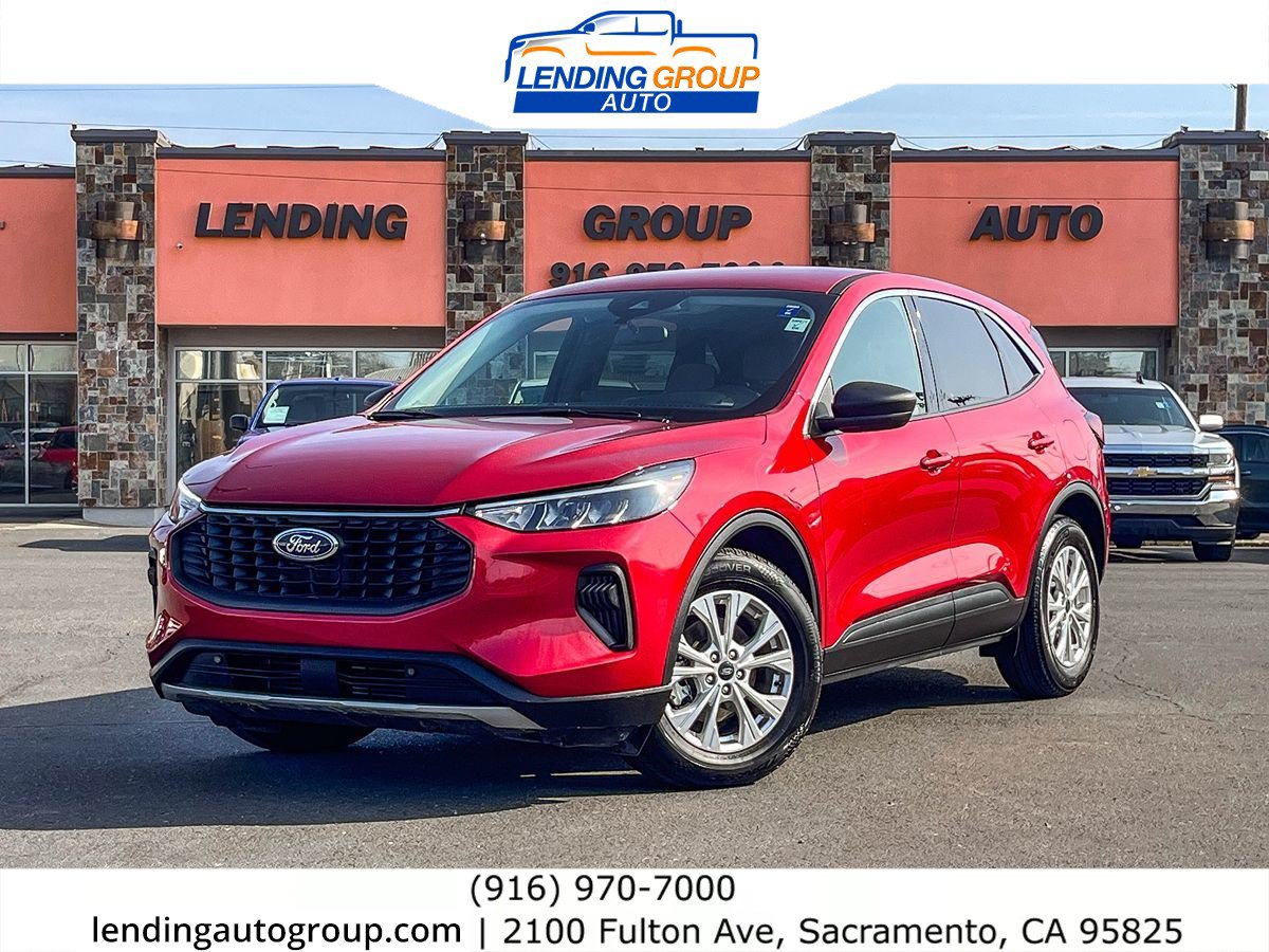 Used 2023 Ford Escape Active w/ Tech Pack #1 FWD image 1