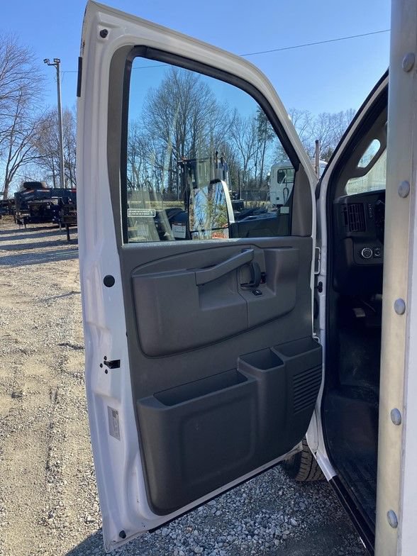 Used 2024 Chevrolet Express 3500 w/ Power Convenience Package RWD image 9