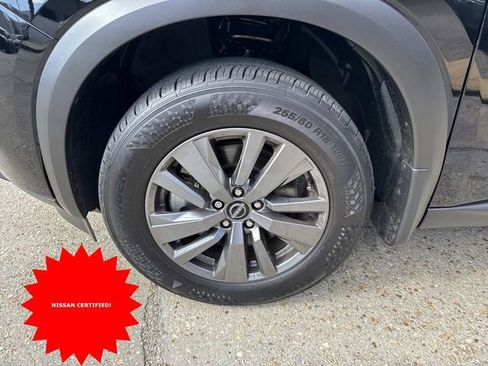 Certified 2024 Nissan Pathfinder SV image 3