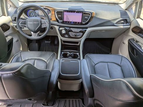 Used 2022 Chrysler Pacifica Limited FWD image 21
