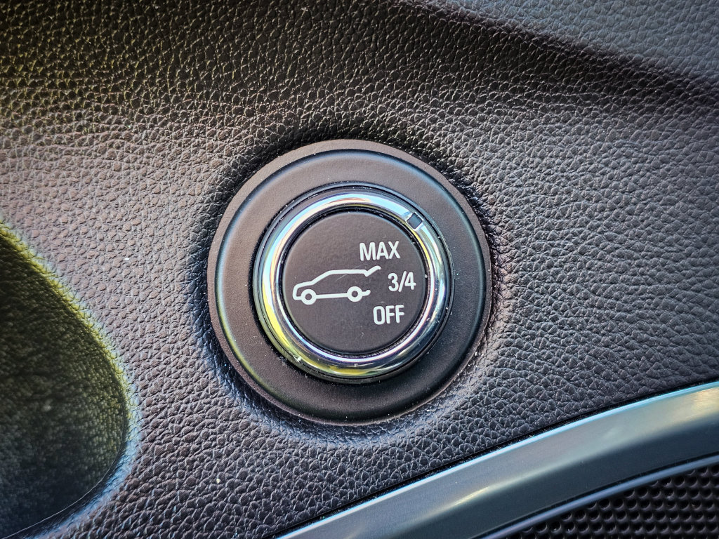Used 2018 Buick Enclave Essence FWD image 12