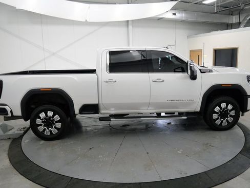 Used 2024 GMC Sierra 2500 Denali w/ Denali Reserve Package AWD/4WD image 8