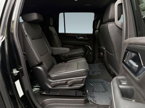 Used 2025 GMC Yukon XL Denali AWD/4WD image 23