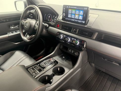 Used 2025 Honda Pilot TrailSport image 26