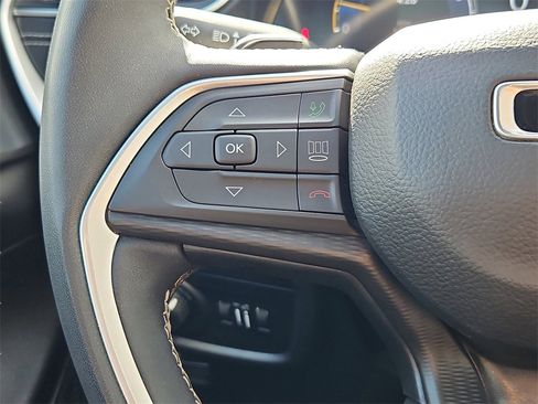 Used 2023 Jeep Grand Cherokee Altitude image 26