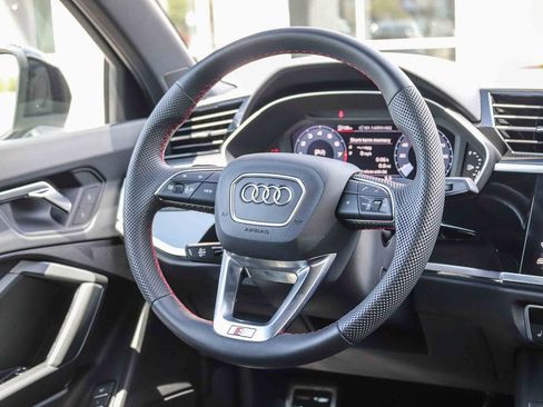 Certified 2025 Audi Q3 2.0T Premium Plus w/ Premium Plus Package AWD/4WD image 17