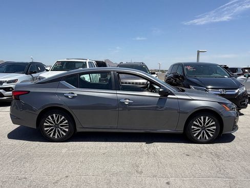 Used 2025 Nissan Altima 2.5 SV FWD image 3